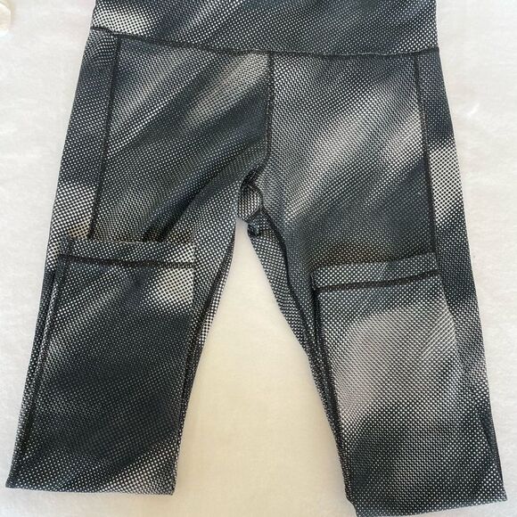 UNDER ARMOUR LEGGINGS, SMALL - Picture 1 of 8